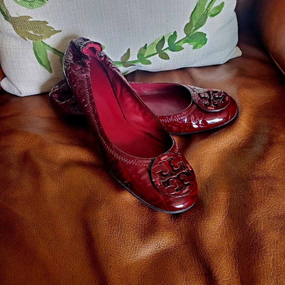 TORY BURCH Maroon Patent Leather Ballet Flats Size 8